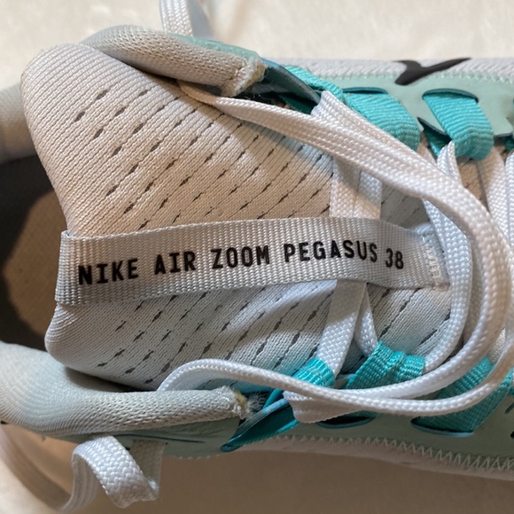 Nike Air Zoom Pegasus 38 Gray w/Light Blue & Black Detail Running Casual Size 8 - Picture 8 of 9